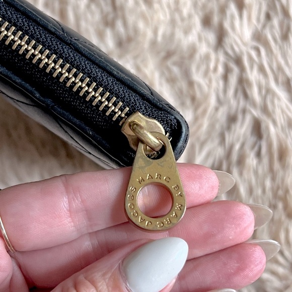 Marc Jacobs Black Quilted Leather Wallet - Picture 5 of 12